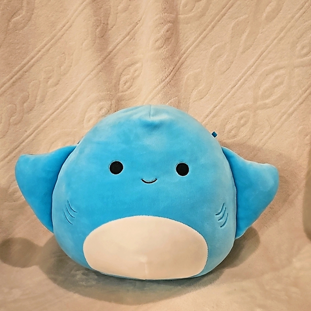 Squishmallow Maggie the spotted stingray